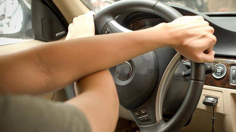 Bốn tư thế cầm vô lăng dễ gây nguy hiểm tới tính mạng