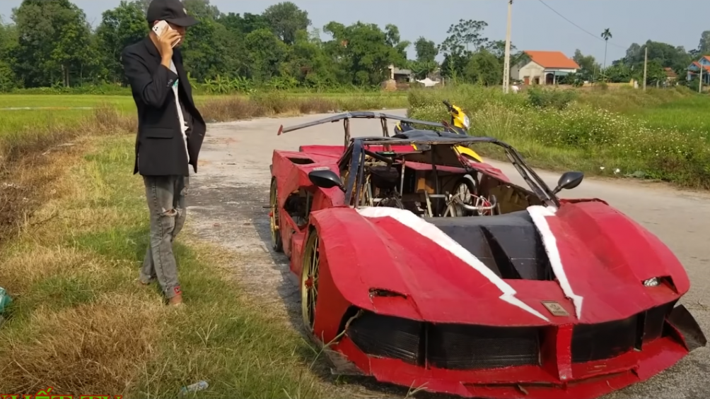 “Siêu xe” chế từ bìa các-tông giá 2 triệu đồng tại Việt Nam lên báo Tây