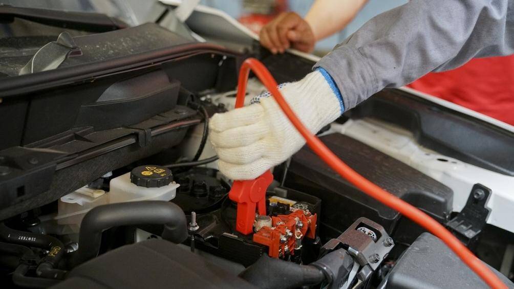 Đấu nối ắc-quy cho ô tô thế nào mới thực sự an toàn?