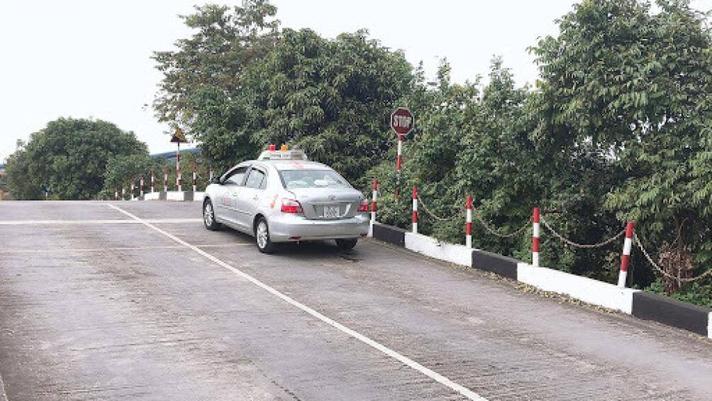 Hai cách khởi hành ngang dốc với xe số sàn